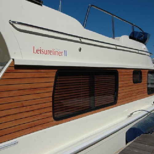 Leisureliner Houseboats